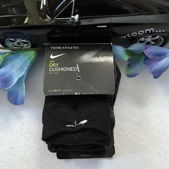 Nike New with Package 3 Pairs No Show Socks Boys 4-5 - Picture 3 of 6